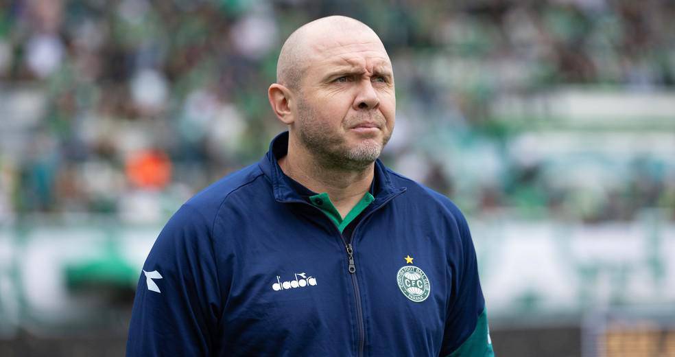 Mozart, treinador do Coritiba
