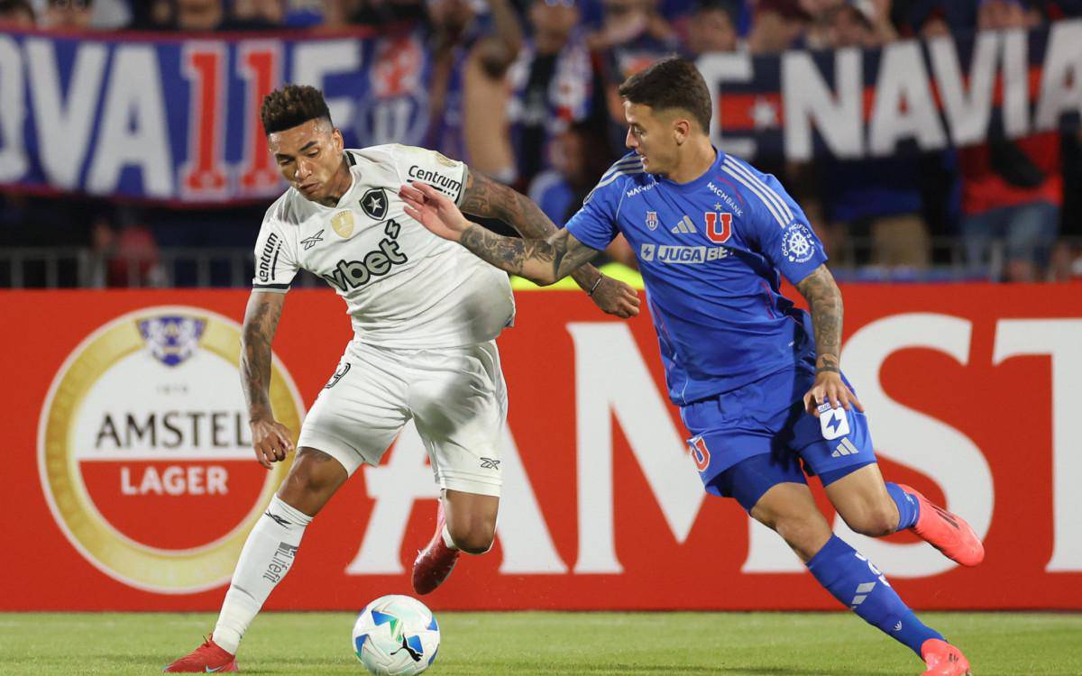 O atacante Igor Jesus lutou muito, mas sofreu com a boa marcacao dos defensores da Universidad de Chile, que venceu diante de sua torcida