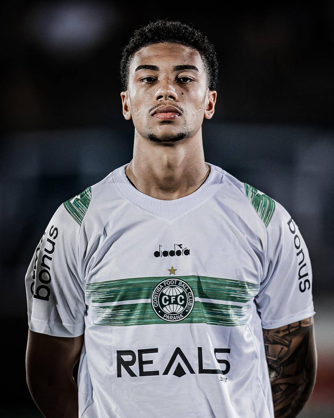 O jogador de 21 anos fez apenas um jogo na temporada pelo Coxa e chega ao Verdao do Oeste de Santa Catarina por emprestimo.