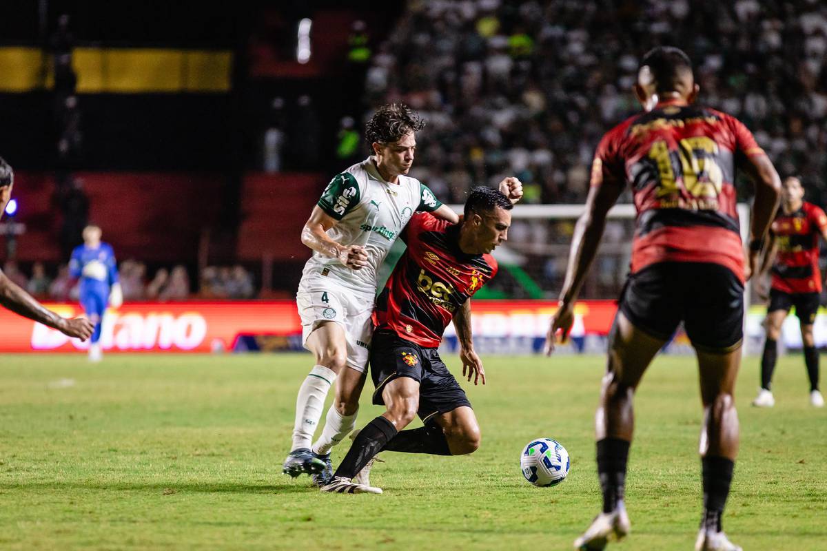 Partida equilibrada termina com vitoria do Palmeiras por 21 fora de casa.