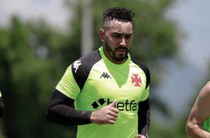 Payet sentiu o problema na derrota por 2 a 1 para o Ceara na ultima terca-feira (15) (Foto: Matheus Lima / Vasco)