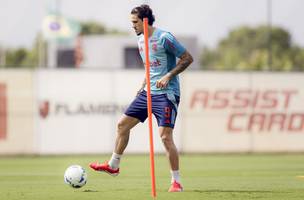 Pedro em acao durante treino do Flamengo (Foto: Adriano Fontes / Flamengo)