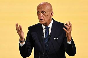 Pierluigi Colina e chefe do Comite de Arbitragem da Fifa (Foto: Reproducao / AFP)