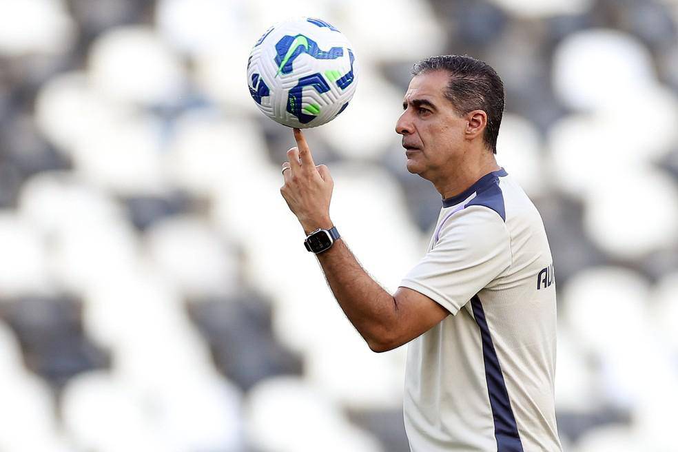 Renato Paiva, do Botafogo