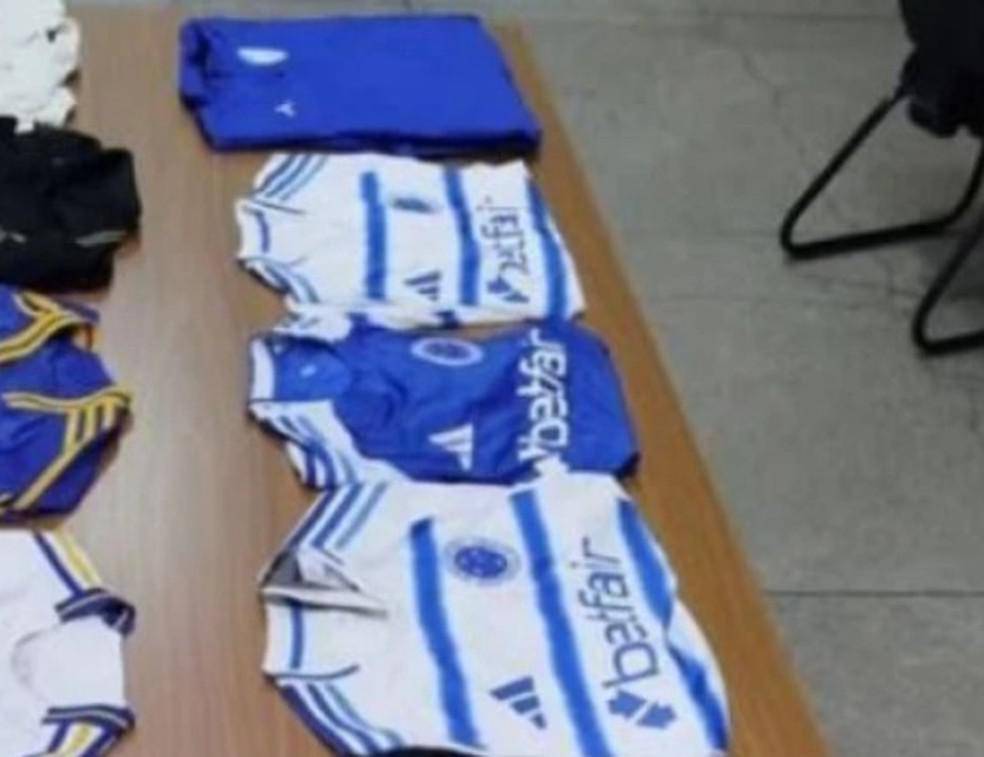 Vaza imagem de camisa do Cruzeiro para 2025