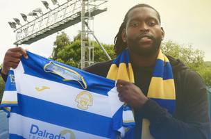 Antes de ser preso pela policia, Jay Emmanuel-Thomas defendia o Greenock Morton, da Escocia (Foto: Divulgacao)