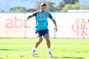 Arrascaeta em acao durante treino do Flamengo no Ninho do Urubu (Foto: Gilvan de Souza / Flamengo)