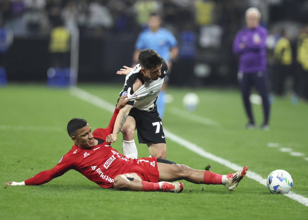 Corinthians empata com America de Cali e se complica na Sul-Americana.