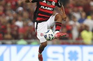 De la Cruz em acao pelo Flamengo no classico contra o Botafogo (Foto: Gilvan de Souza / Flamengo)