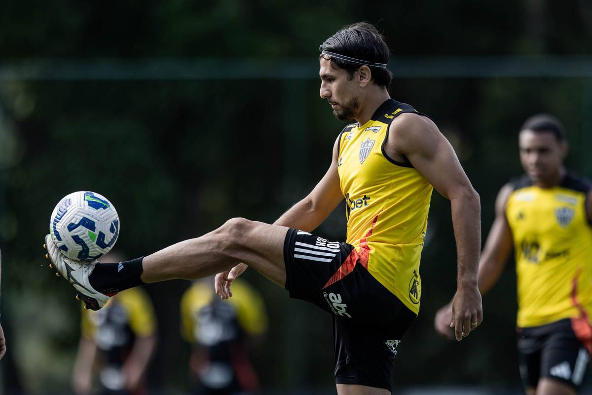 Durante a manha de sabado (03), o elenco alvinegro testou o novo gramado sintetico da Arena MRV.