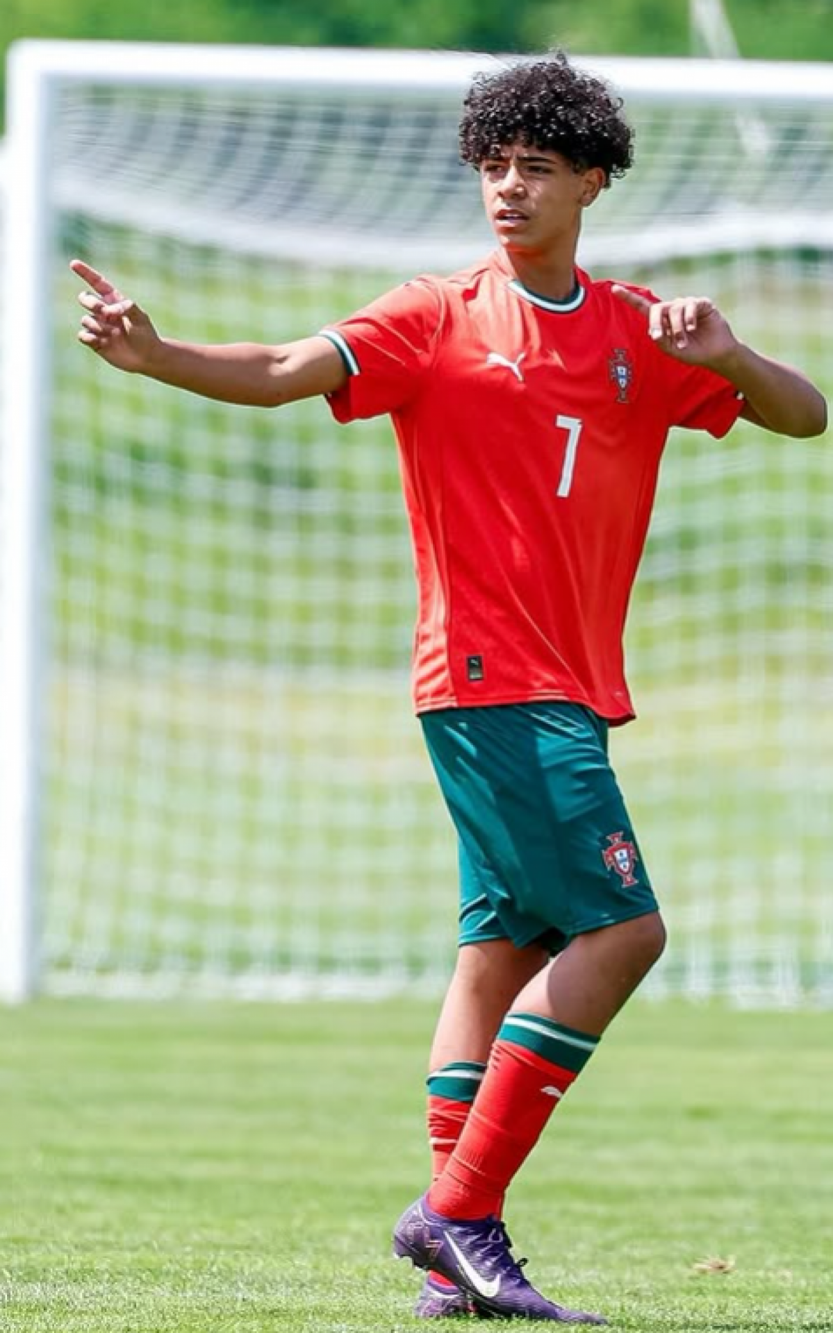 Em estreia por Portugal sub-15, Cristiano Ronaldo Junior vestiu a mesma camisa 7 do pai