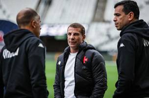Felipe, Pedrinho e Marcelo Sant'Ana, do Vasco (Foto: Fabio Giannelli/AGIF)