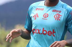 Gonzalo Plata em atividade no Ninho do Urubu (Foto: Gilvan de Souza / Flamengo)