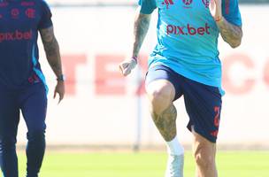 Guillermo Varela em treino do Flamengo (Foto: Gilvan de Souza / Flamengo)
