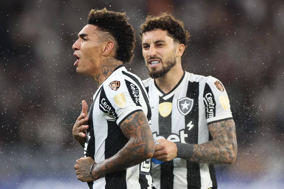 Igor Jesus autor do segundo com do Botafogo contra o Estudiantes