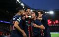 Jogadores do PSG celebram o gol de Fabian Ruiz na vitoria por 2 a 1 sobre o Arsenal (Foto: Thomas Samsom / AFP