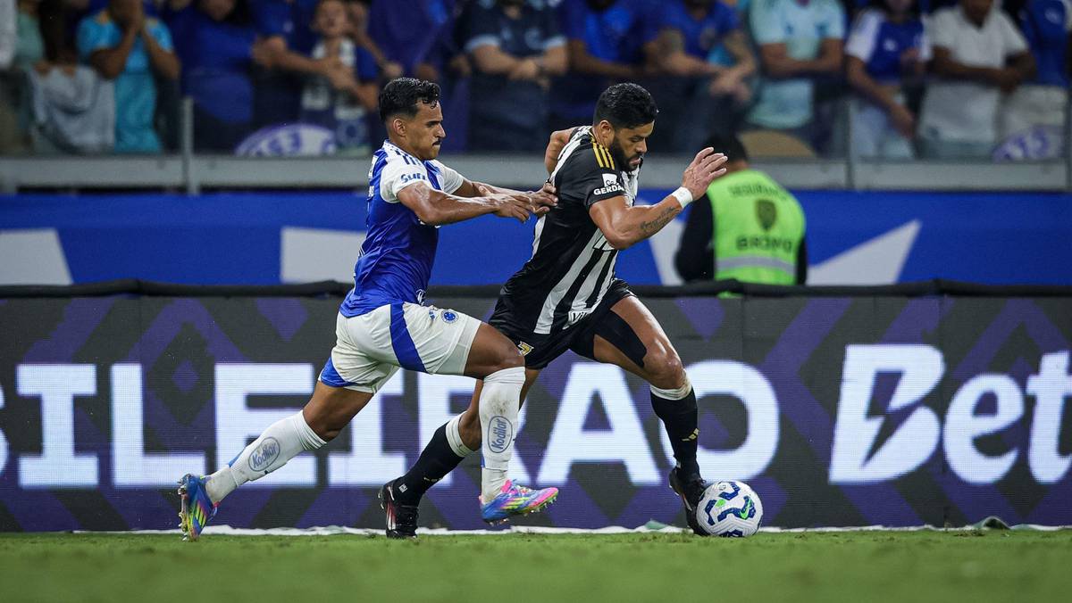 Lance de Cruzeiro x Atletico-MG pelo Brasileirao