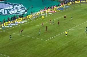 Lance do penalti marcado a favor do Palmeiras (Foto: Reproducao/CBF)