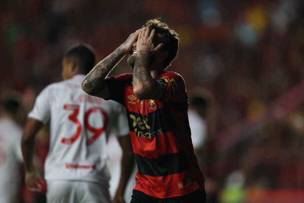Lucas Lima lamenta lance em Sport x Internacional