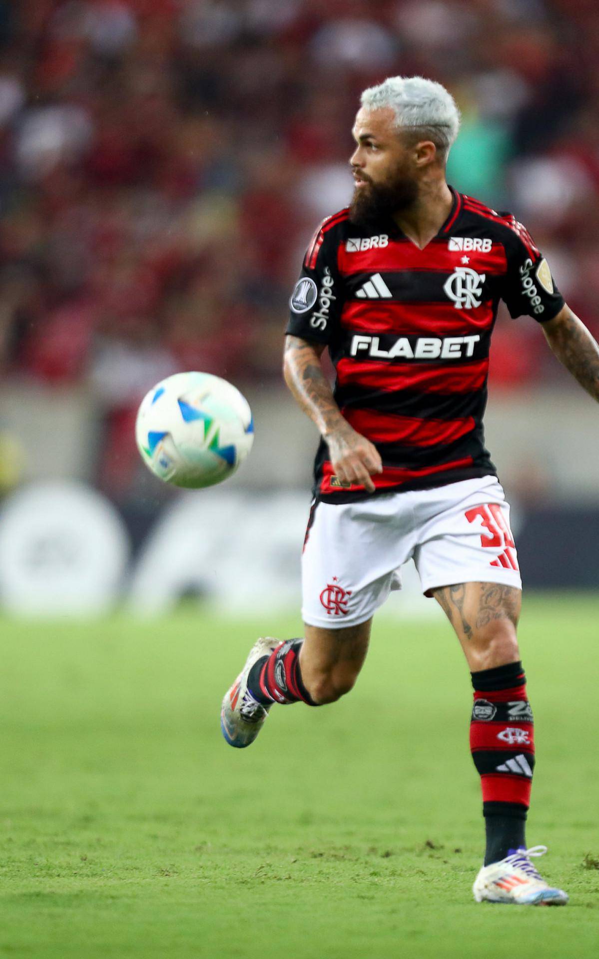 Michael em ação no jogo entre Flamengo e LDU