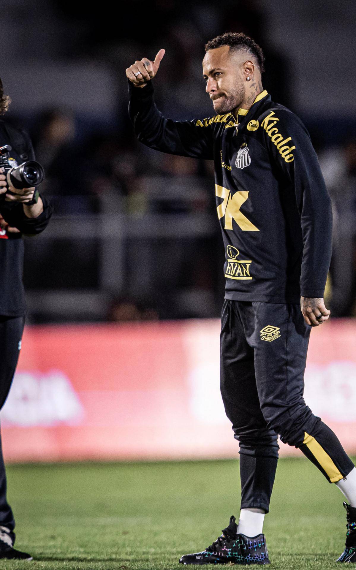 Neymar atuou por apenas um tempo em amistoso do Santos