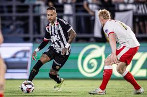 Neymar em acao durante amistoso contra o RB Leipzig, da Alemanha (Foto: Divulgacao / Santos FC)