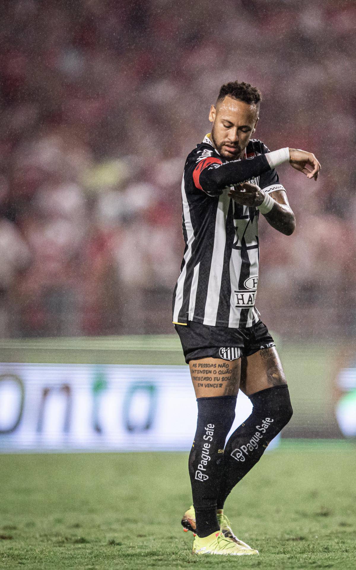 Neymar em campo contra o CRB