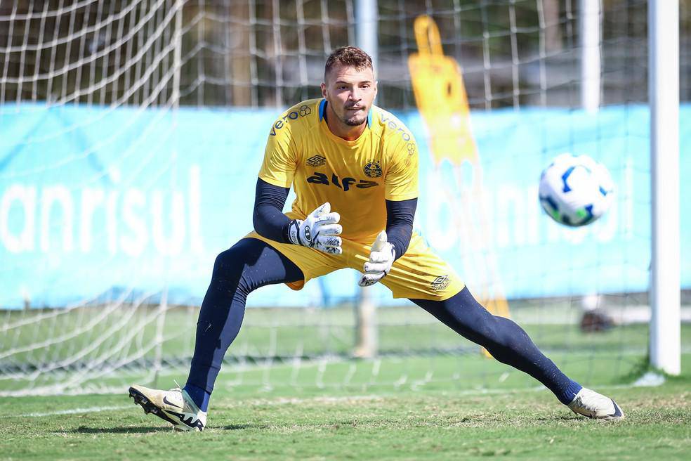 O goleiro de 25 anos e visto como uma boa opcao para o futuro.