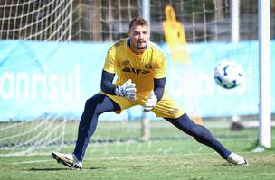 O goleiro de 25 anos e visto como uma boa opcao para o futuro. (Foto: Lucas Uebel/Divulgacao Gremio)