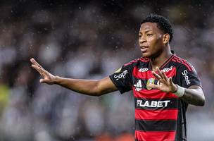 Plata em acao pelo Flamengo contra o Botafogo (Foto: Fernando Torres / AGIF)
