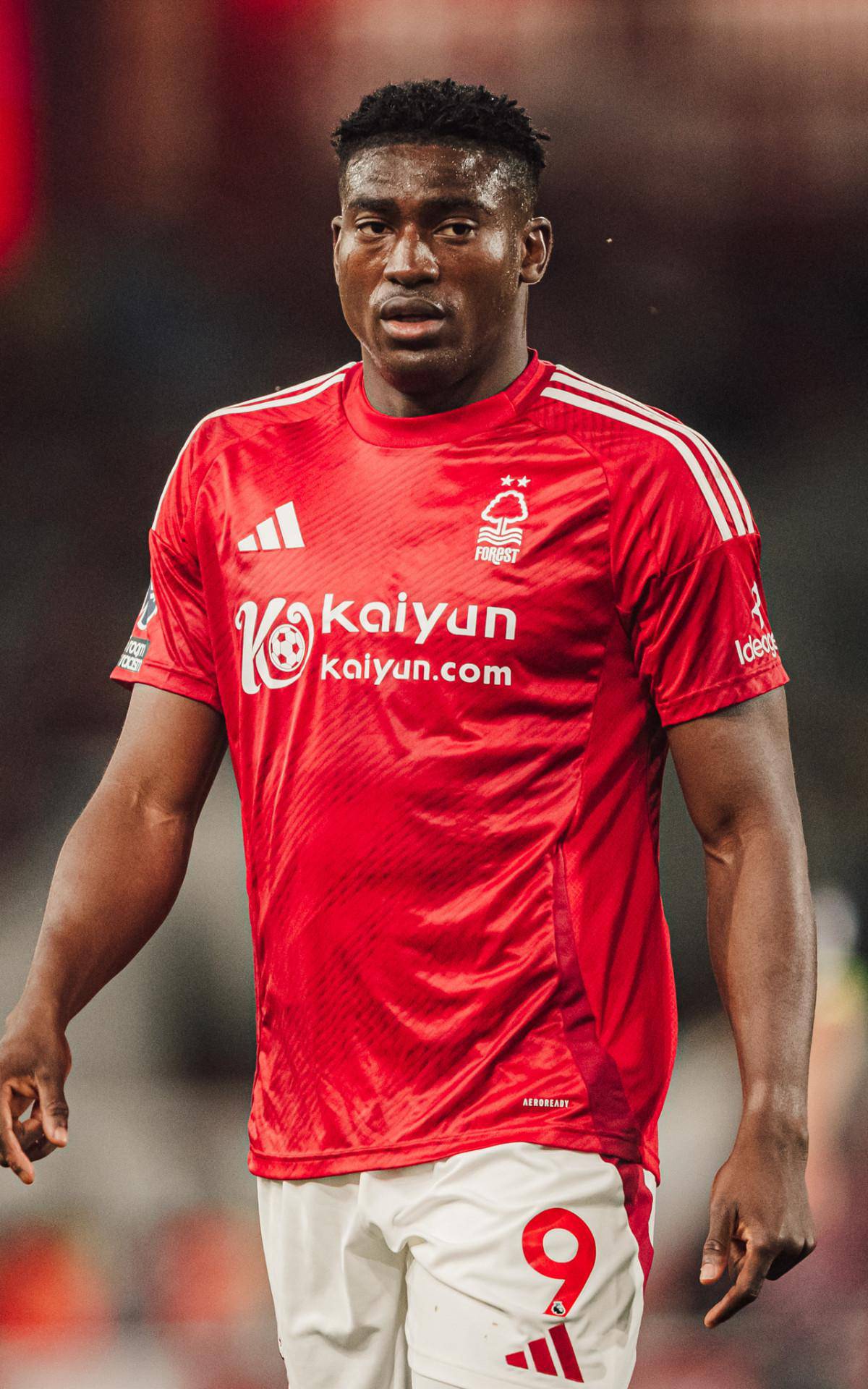 Taiwo Awoniyi, jogador nigeriano de 27 anos, atua pelo Nottingham Forest