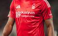 Taiwo Awoniyi, jogador nigeriano de 27 anos, atua pelo Nottingham Forest (Foto: Divulgacao / Nottingham Forest