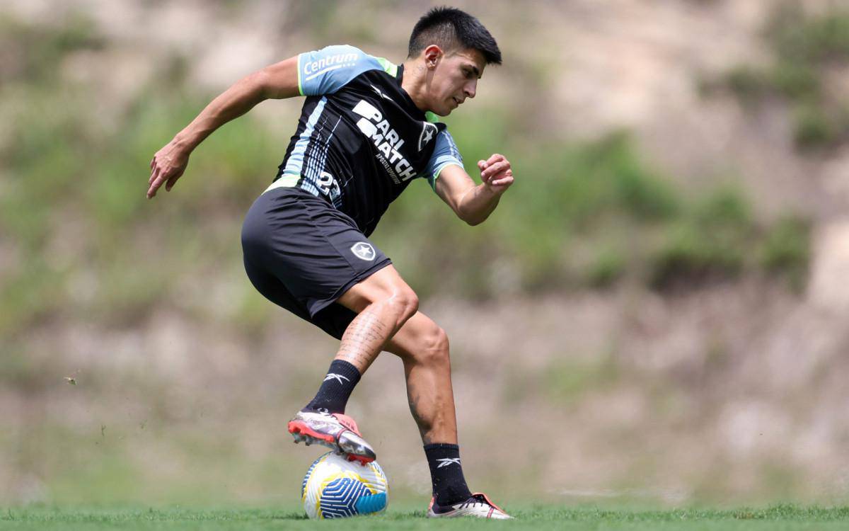 Thiago Almada nos tempos de Botafogo