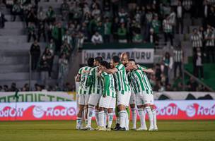 Time de Caxias do Sul sofre gol contra e acaba derrotado em casa pelo Atletico-MG, mas segue em busca de reacao no campeonato (Foto: Fernando Alves/ECJ)