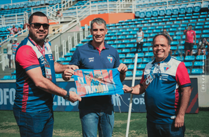 Treinador do Laion estava estampado nas bandeirinhas de escanteio do Estadio Presidente Vargas no ultimo sabado. (Foto: Mateus Lotif / Fortaleza EC)