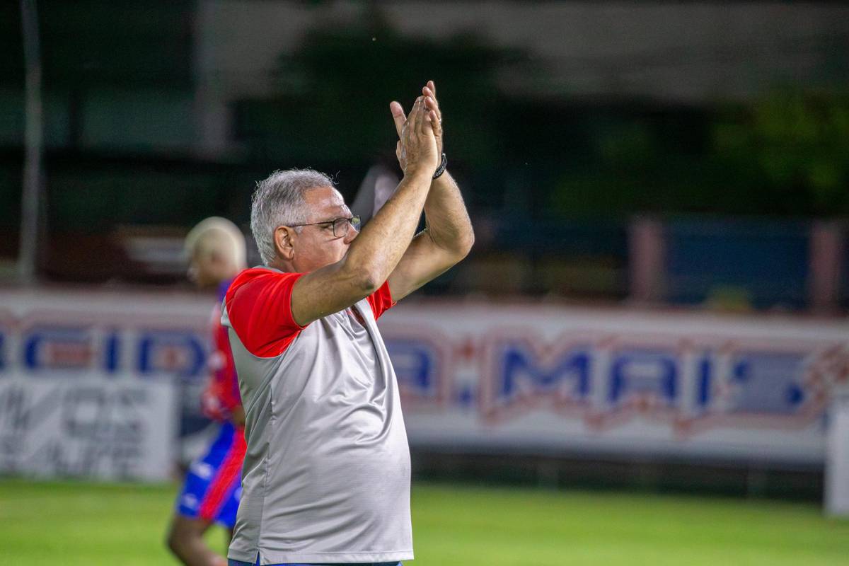 Treinador vem ajudando o clube na quarta divisao nacional