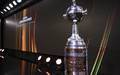Trofeu da Libertadores: quem chegar a final recebera uma bolada em dinheiro (Foto: Divulgacao / Conmebol