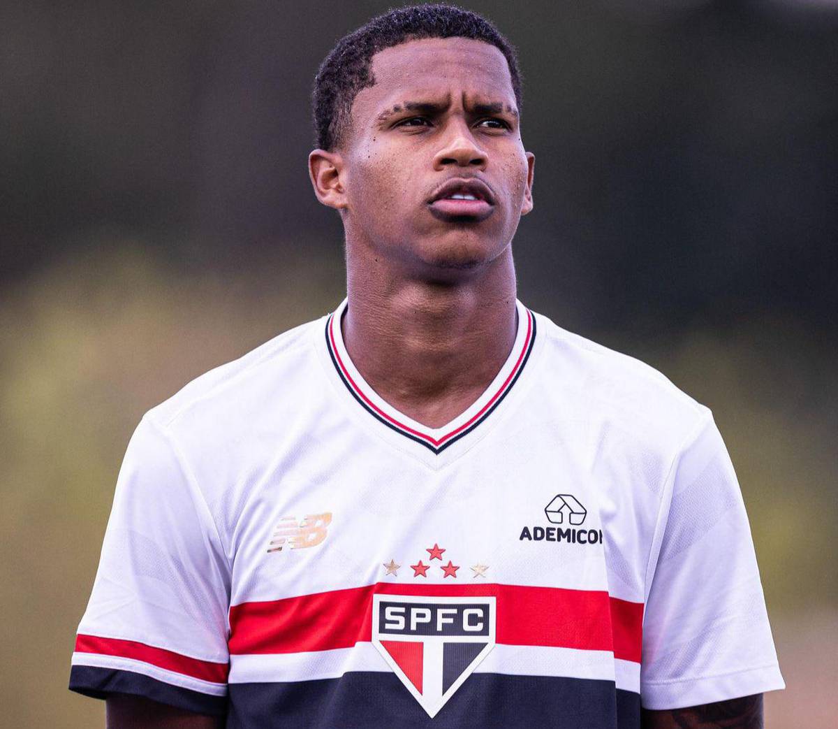 Zagueiro foi contratado junto ao Red Bull Bragantino