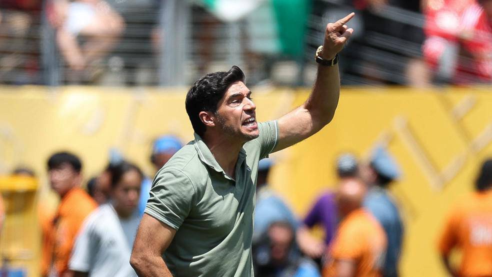 Abel Ferreira durante a partida entre Palmeiras e Al Ahly
