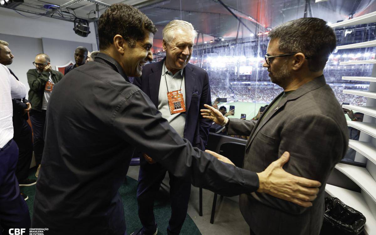 Ancelotti e Rodrigo Caetano no Maracana