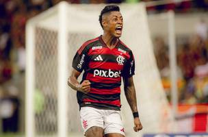 Bruno Henrique e acusado de forcar cartao no jogo entre Flamengo e Santos, pela 31a rodada do Brasileiro de 2023 (Foto: Adriano Fontes / Flamengo)