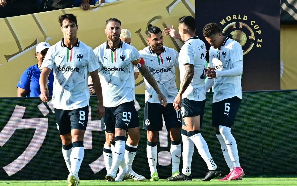 Comemoracao dos jogadores do Monterrey na partida contra o Urawa Reds