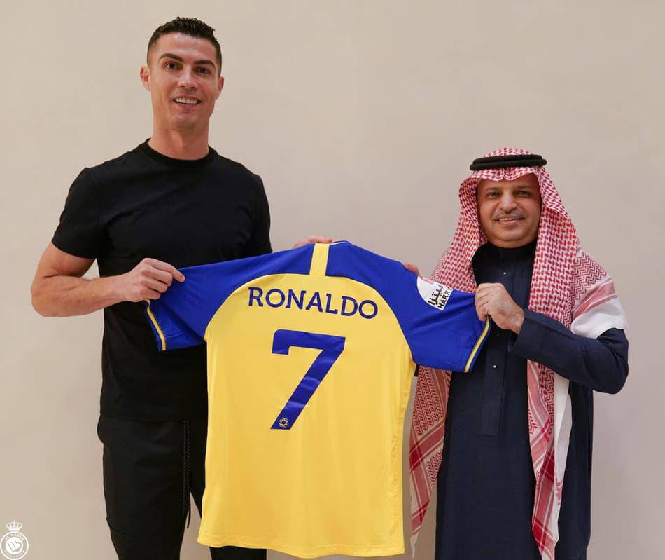 Cristiano Ronaldo renova contrato com Al-Nassr ate 2027