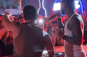 Dennis DJ e Gabigol, de camiseta branca, na festa no Rio de Janeiro (Foto: Reproducao)