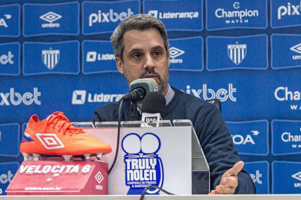 Eduardo Freeland pe apresentado oficialmente no Avai