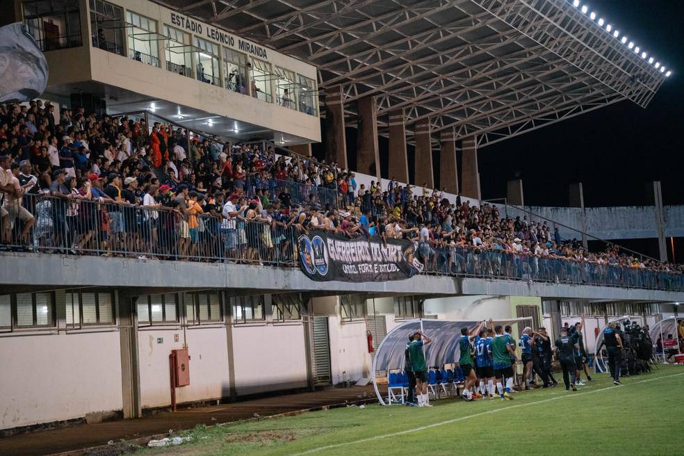 Estadio Mirandao com torcida do Unao-TO