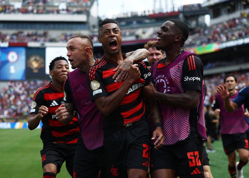 Flamengo comemora gol de Bruno Henrique
