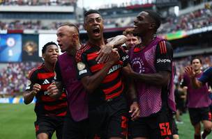 Flamengo comemora gol de Bruno Henrique (Foto: Reuters)