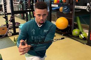Gabriel Jesus durante treino na Academia de Futebol do Palmeiras (Foto: Reproducao)