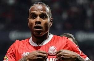 Helinho soma tres gols em 23 jogos pelo Toluca, do Mexico (Foto: Divulgacao / Toluca)
